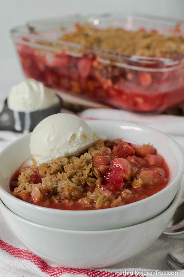 Fresh juicy strawberries pair perfectly with the tart rhubarb in this easy gluten free Strawberry Rhubarb Crisp. Served with a scoop of vanilla ice cream, or a drizzle of heavy cream, Gluten Free Strawberry Rhubarb Crisp is sure to be a springtime favourite.