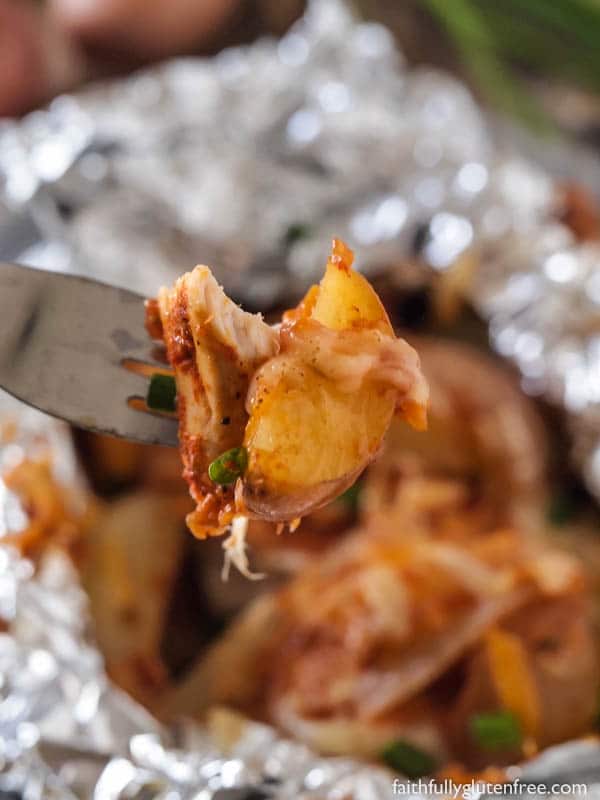 Who wants to cook in summer? Make these easy Mexican Tin Foil Dinners instead!