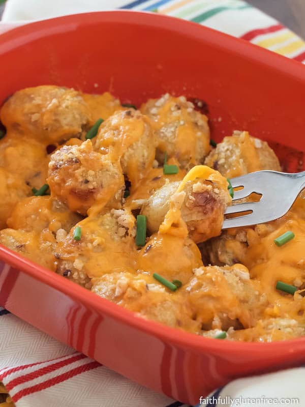 Cheesy Ranch Roasted Potatoes - A quick, easy side to go with dinner tonight.